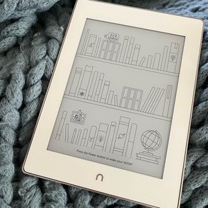 NEW IN BOX Nook GlowLight Plus / Gold